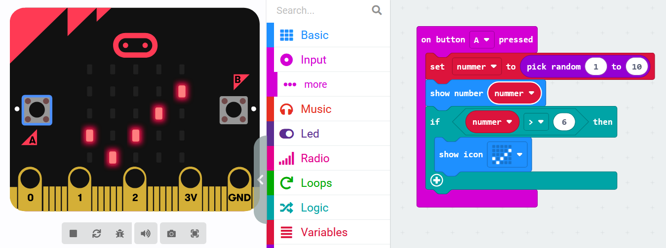 micro:bit met op het LED-scherm een vinkje met de instructies voor de vergelijking ernaast